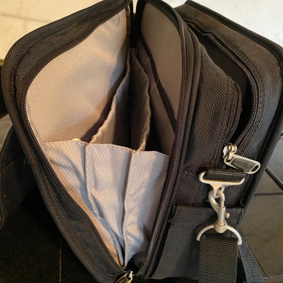 SAMSONITE NYLON FLAPOVER Laptop Briefcase Black Messenger Bag 17 X 14 X 5 - Picture 8 of 11